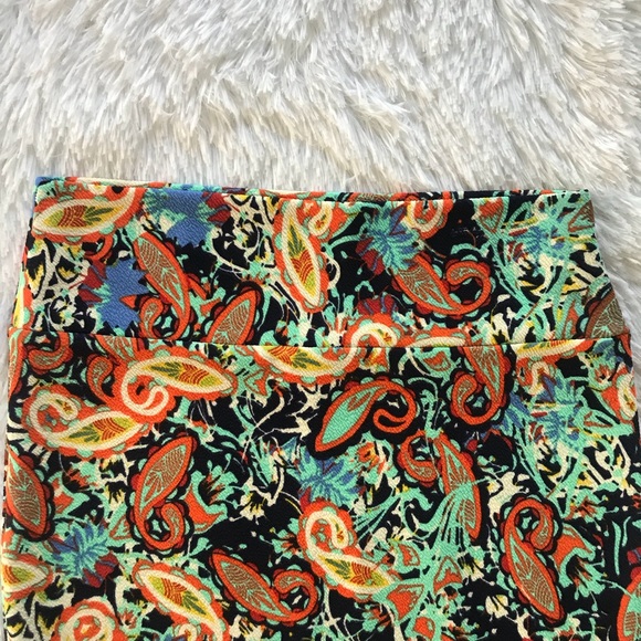 Lularoe Cassie cute paisley print size XS - Picture 2 of 6